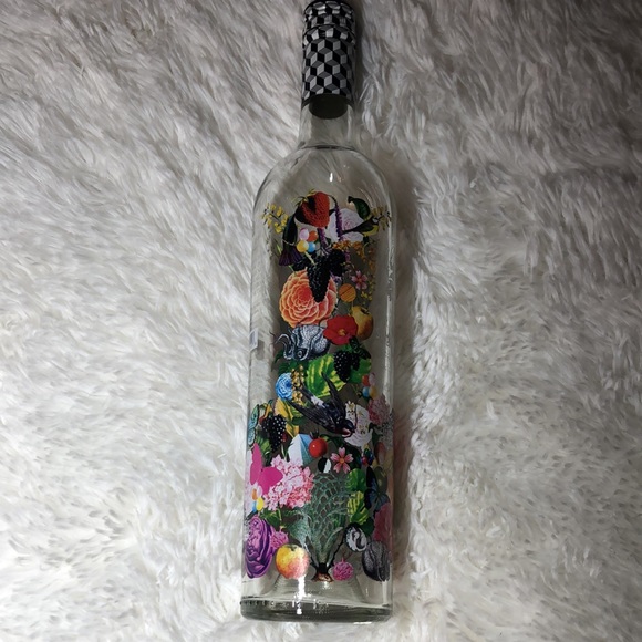 🦋 Beautiful Wine Glass Wölffer Estate Summer In A Bottle Decoration / Crafts🦋 - Picture 5 of 7